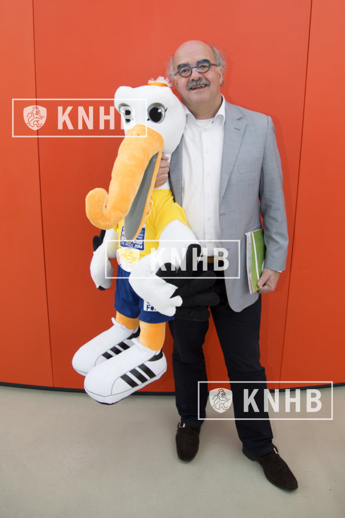 Ondertekening contract KNHB-Westland